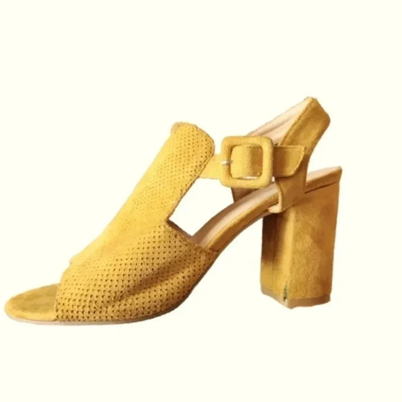 The Fashion Supply suede yellow  side buckle  4" chunky heels Size 6 - Picture 1 of 5